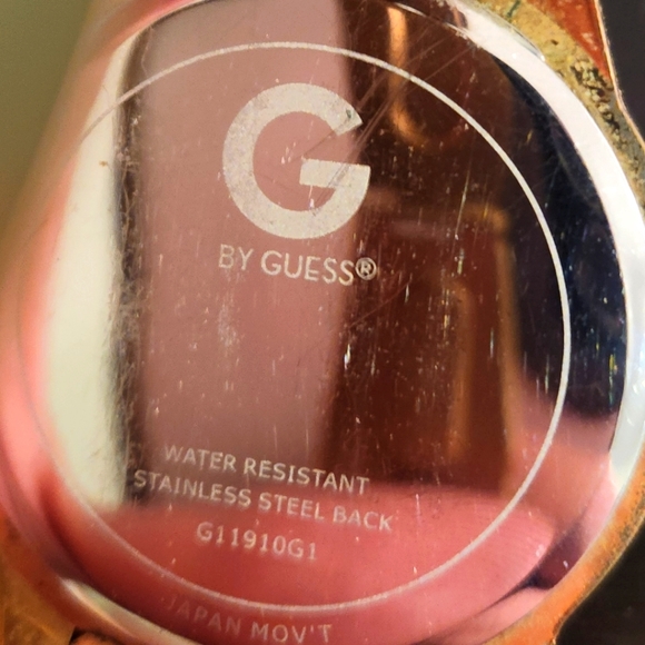 Guess Gold Quartz Watch - Picture 5 of 5